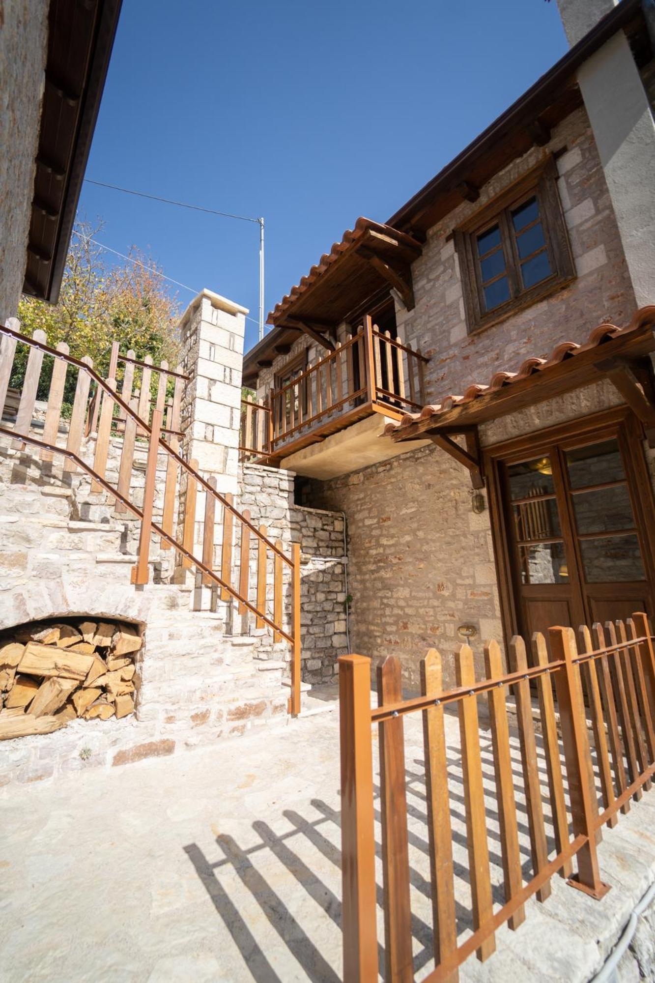 Villa Korfes-Κορφές Τριώροφη Βίλα Για Οικογένειες Και Παρέες Karpenisi Buitenkant foto